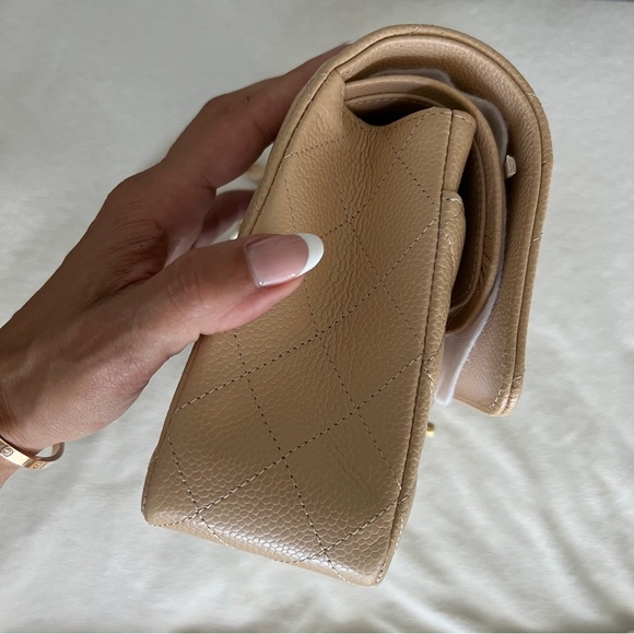 Chanel Medium Classic Beige - Microchip - Picture 4 of 11